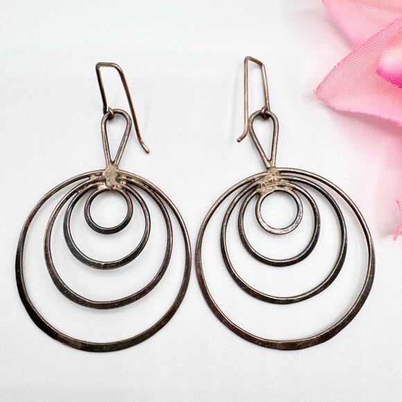 Vintage Joined Circles Silver Dangle Earrings Patina Geometric Boho Festival - Picture 2 of 9